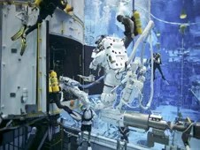 SM4 astronauts practice in the NBL under the watchful eye of NASA engineers and safety divers.