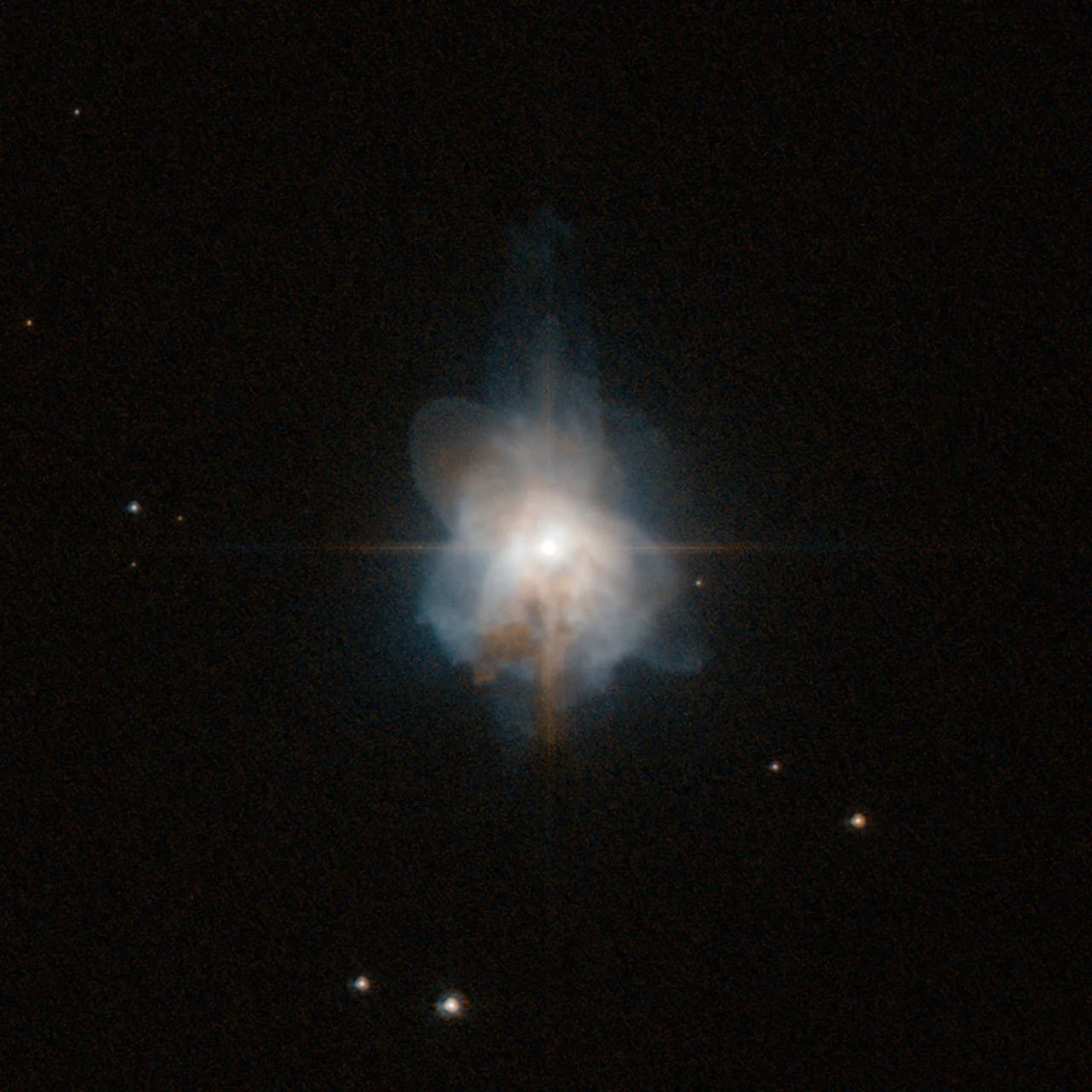 hubble image of hen3-1333 is a bright star surrounded by a hazy film