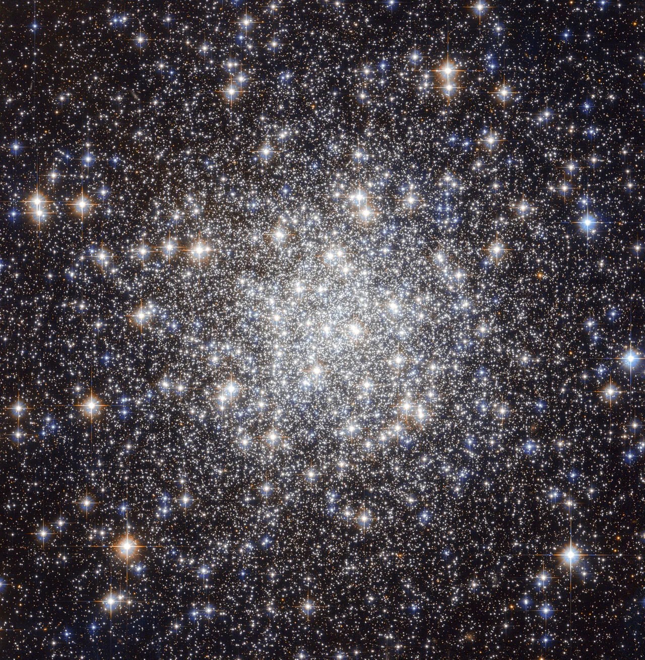 standard globular cluster: dense stars in the center, tapering out to darker space with a few bright ones sprinkled about