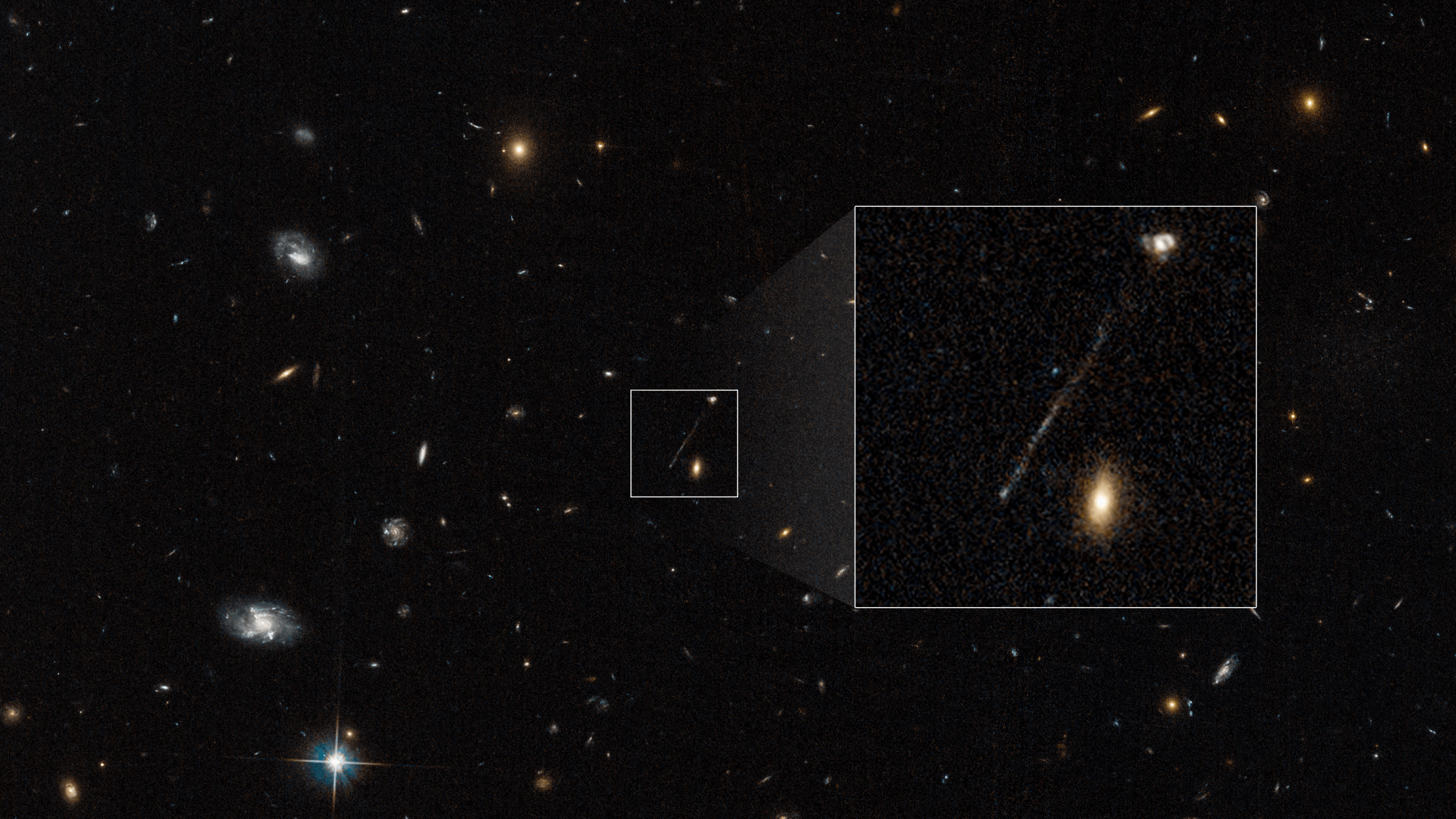 Esta foto de archivo del Telescopio Espacial Hubble captura una curiosa característica lineal que es tan inusual que primero fue descartada como un artefacto de imágenes de las cámaras. Créditos: NASA, ESA, Pieter van Dokkum (Yale); Procesamiento de imágenes: Joseph DePasquale (STScI)